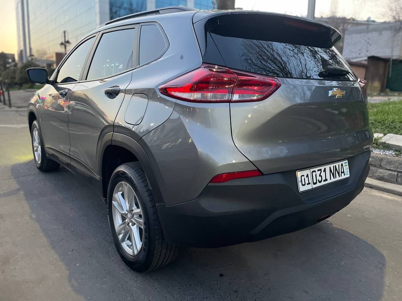 Прокат Chevrolet Tracker — вид сзади