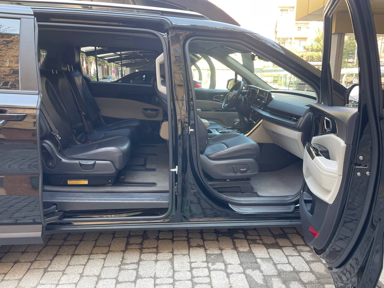 Kia Carnival 8